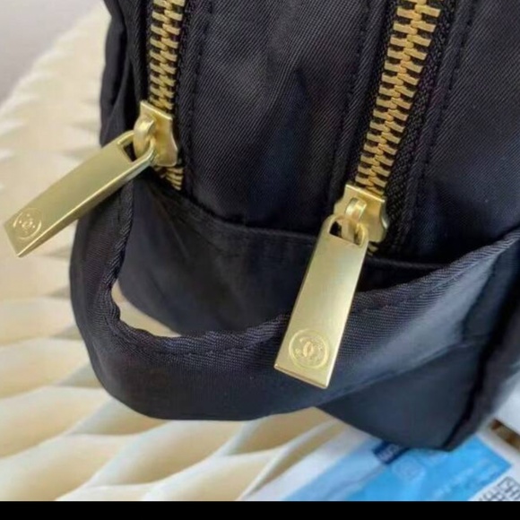 NWT Chanel Double Zipper Black Nylon Large Travel Makeup Bag Pouch Clutch - Picture 2 of 5